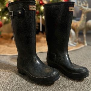 Hunter rain boots. Size 8. Worn a few times. Great condition.